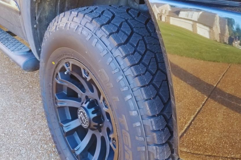 who makes pathfinder tires for discount tire