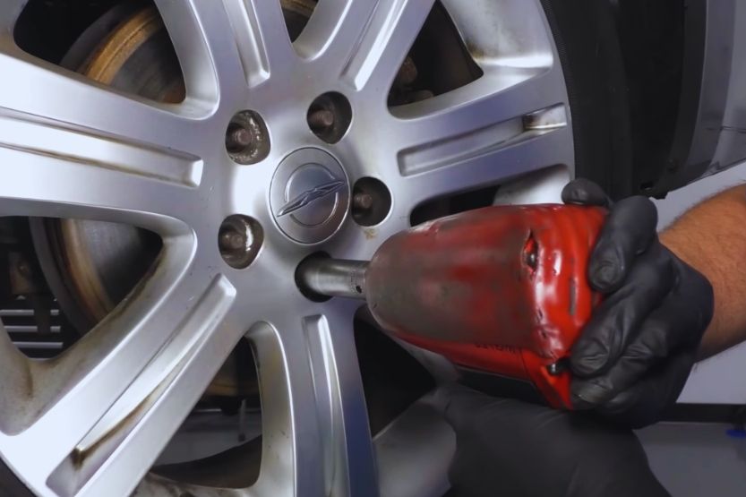 how many foot pounds of torque to remove lug nuts