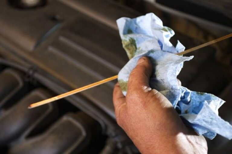 Read more about the article Overdue Oil Change Symptoms – Signs to Change the Oil