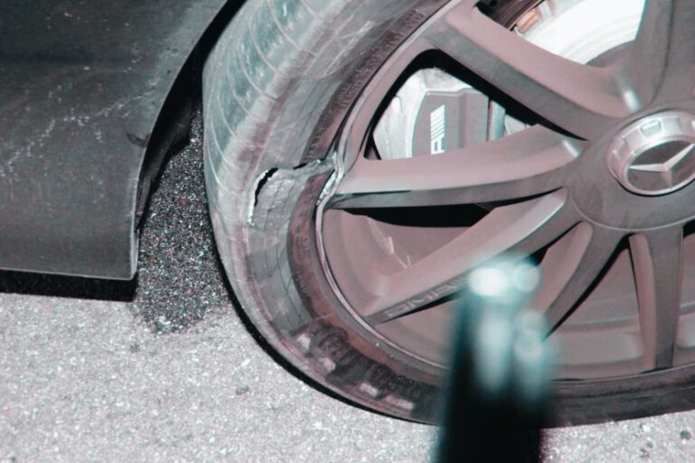 Read more about the article Flat Tire at Night – What to Do (Full Guide)