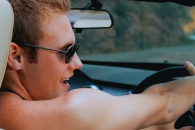 is it illegal to drive without a shirt