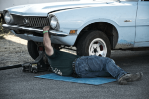 Read more about the article Do You Tip a Mechanic? A Clear Answer to a Common Question